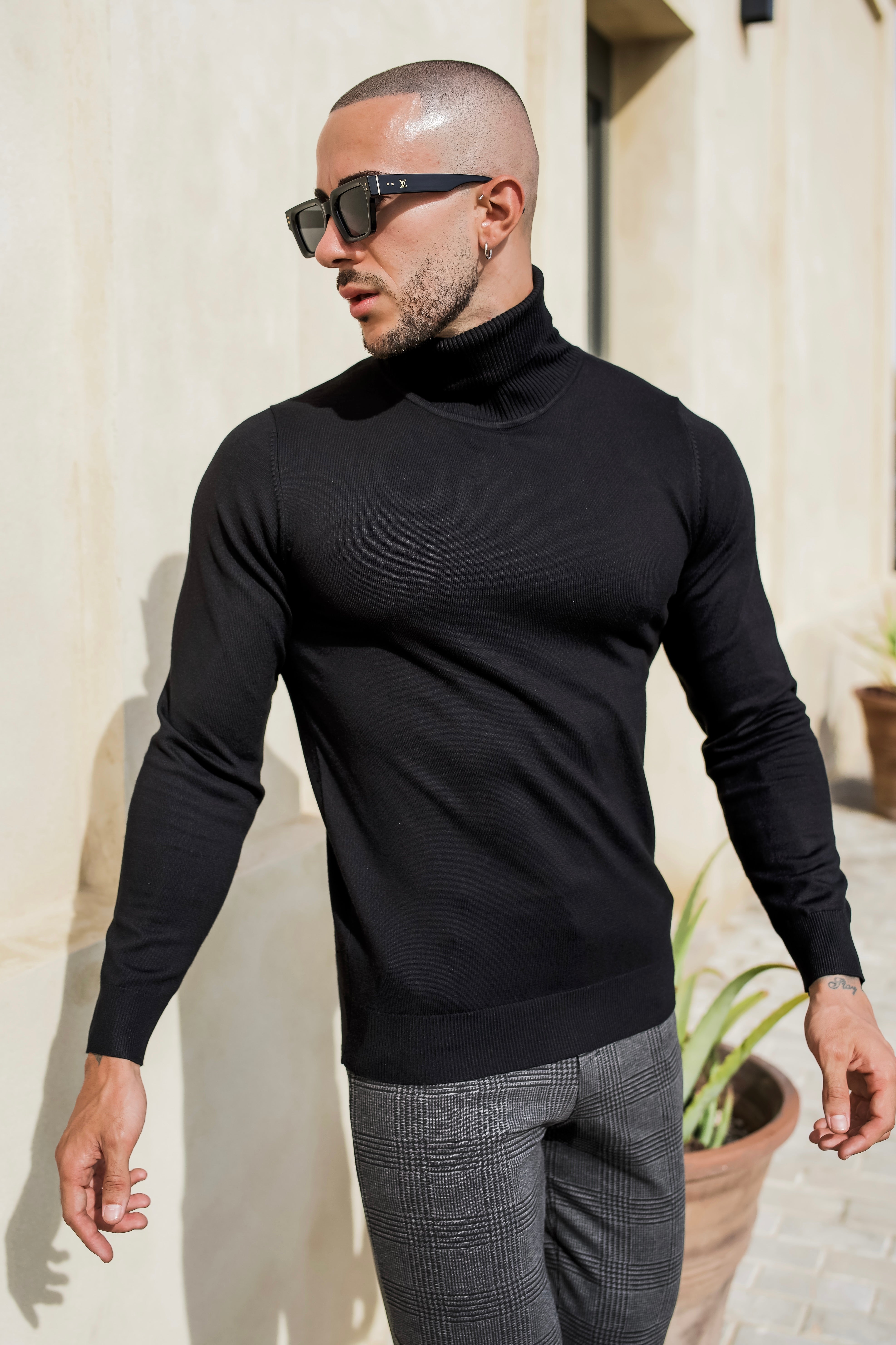 THE TURTLENECK KNIT - BLACK