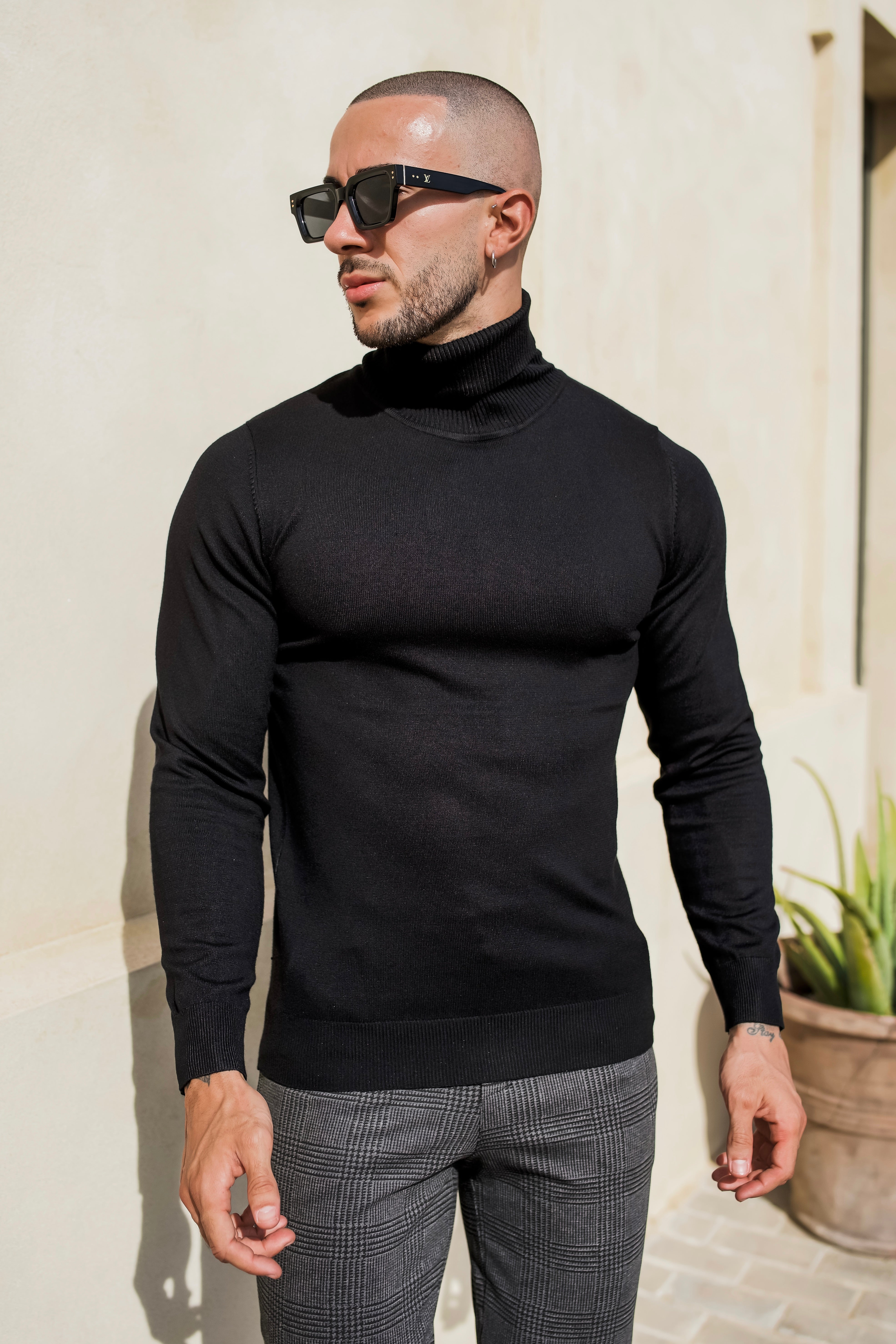 THE TURTLENECK KNIT - BLACK