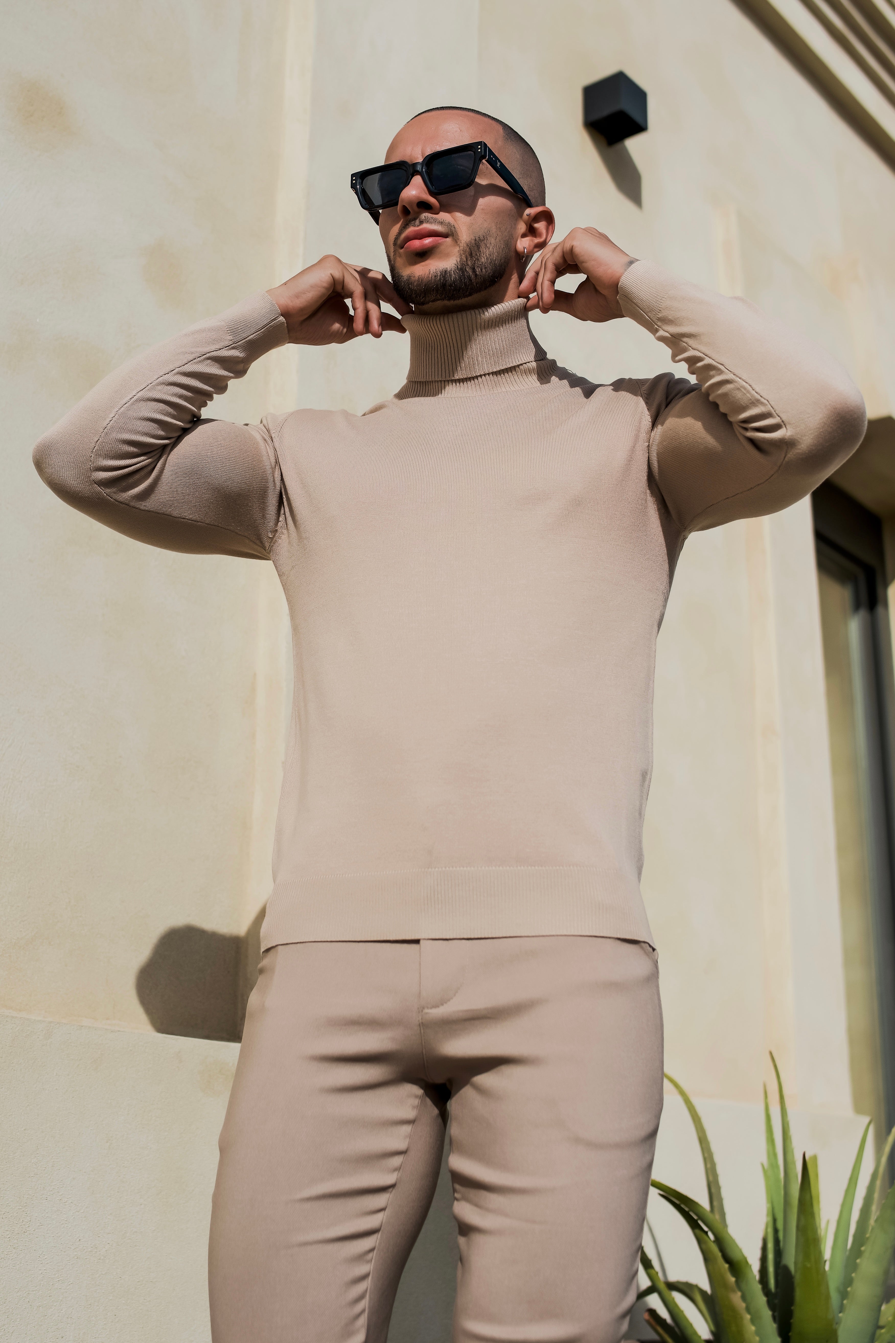 THE TURTLENECK KNIT - BEIGE